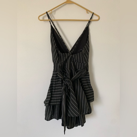 Ruffled romper - Picture 2 of 3